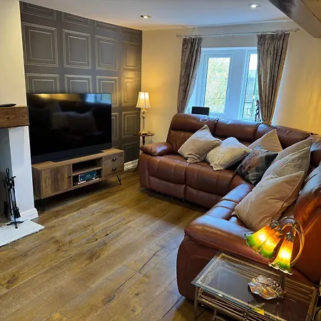 3 Bedroom Dog Friendly Cottage With Off Lead Field